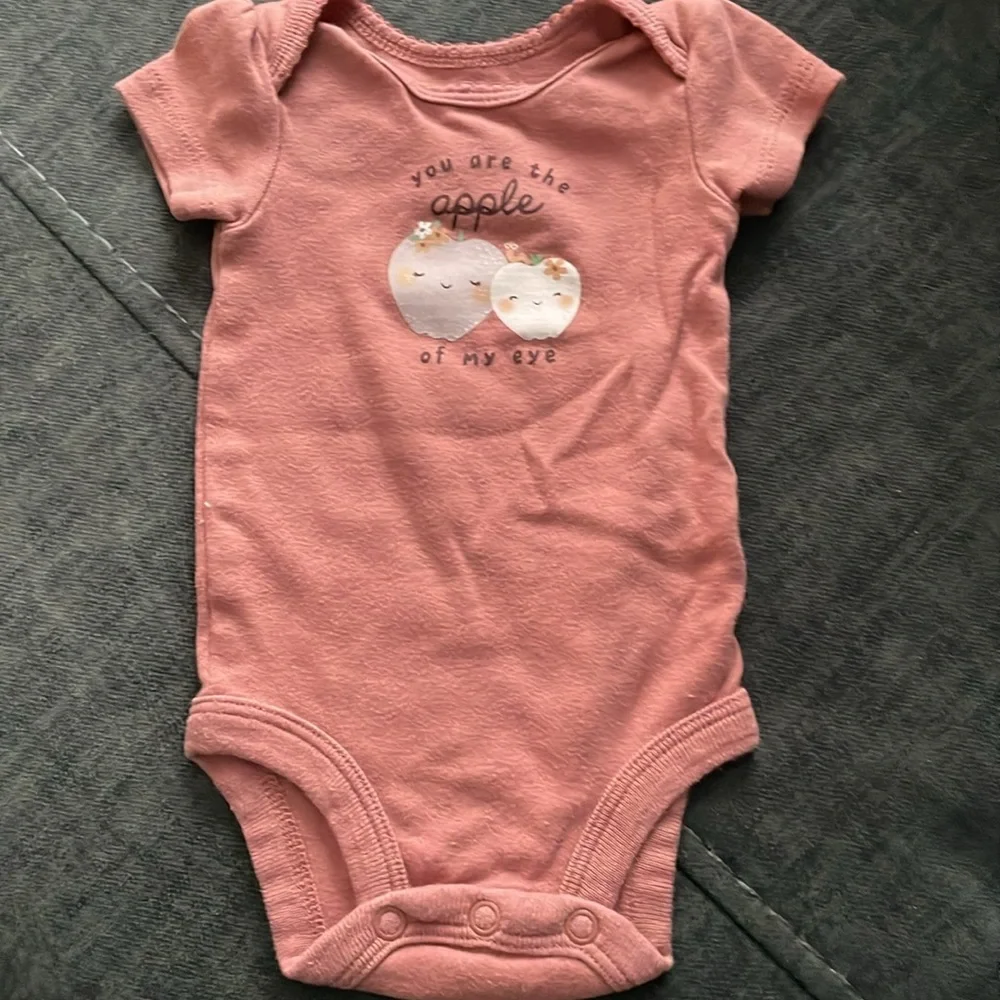Carter’s Apple Newborn bodysuits and pants - Picture 6 of 14